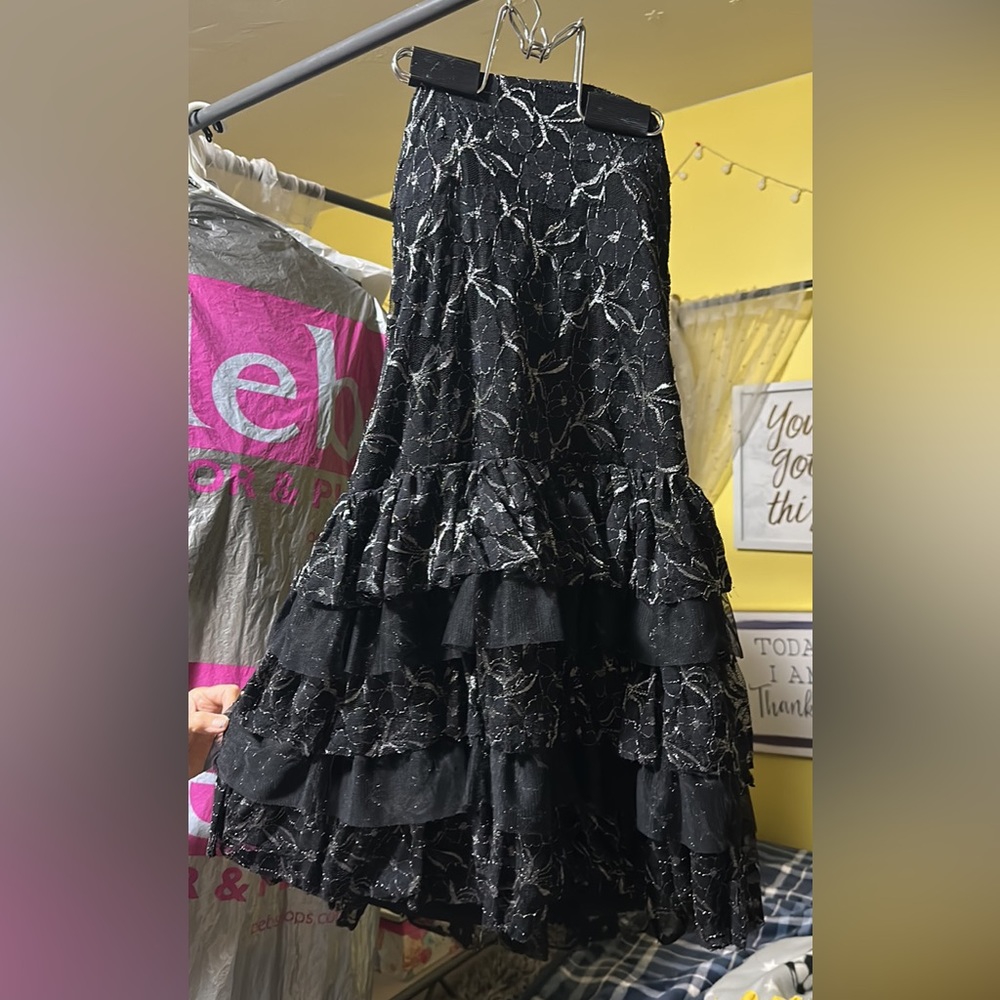 Black Strappless formal dress!!